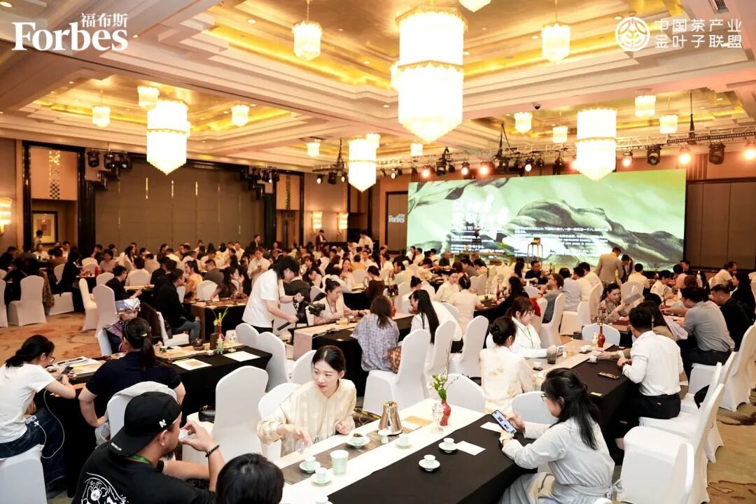 福布斯中国“茶寿之年”指定用水花落二泉吟